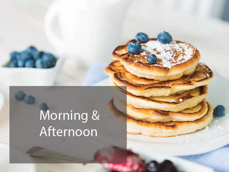 Pancakes with icing sugar and blueberries